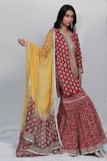 Abbaran_Red Cotton Cambric Dupatta Chiffon Round Block Print Kurta Gharara Set _Online_at_Aza_Fashions