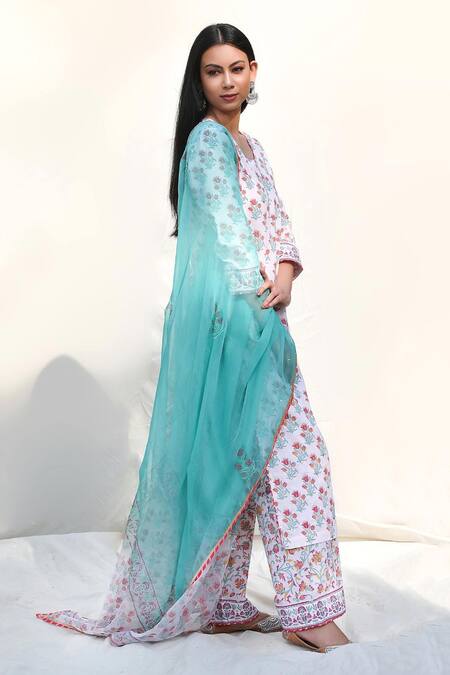 Abbaran_Pink Cotton Mul Dupatta Chiffon Round Hand Block Print Kurta Set _Online_at_Aza_Fashions