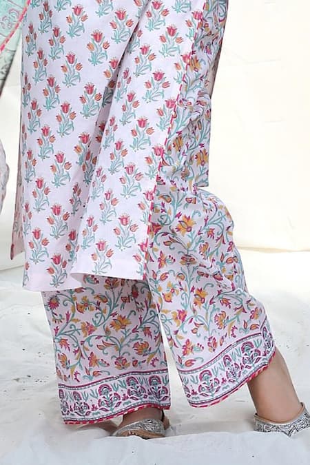 Abbaran_Pink Cotton Mul Dupatta Chiffon Round Hand Block Print Kurta Set _at_Aza_Fashions