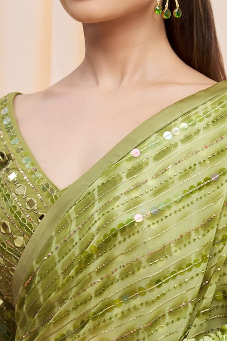 Yoshita Couture Green V Neck Verdaria Tie Dye Saree With Blouse at Aza Fashions Yoshita Couture_Green V Neck Verdaria Tie Dye Saree With Blouse _at_Aza_Fashions