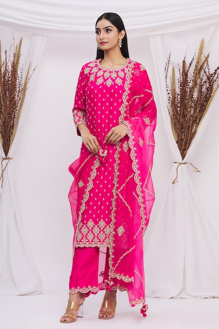 Surbhi Shah Embroidered Kurta Set 