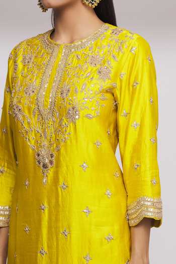Surbhi Shah_Yellow Spun Silk Floral Motifs Round Embroidered Kurta Set_at_Aza_Fashions