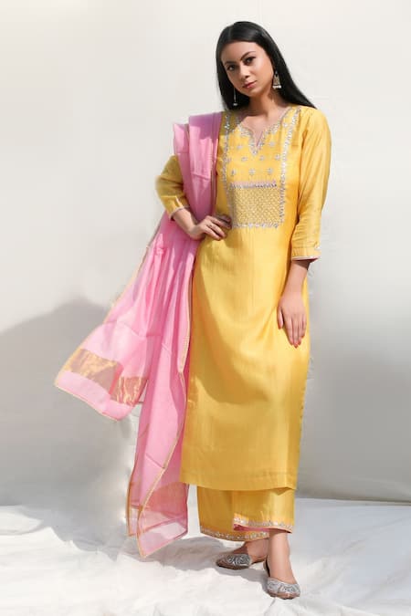 Abbaran Embroidered Kurta Set 