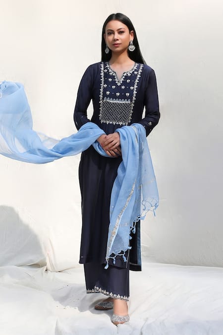 Abbaran Embroidered Kurta Set 