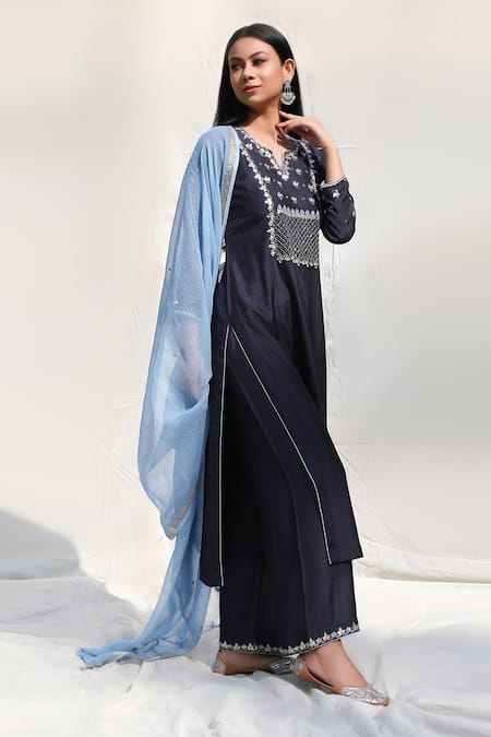 Abbaran_Blue Cotton Silk Dupatta Chanderi Round Embroidered Kurta Set _Online_at_Aza_Fashions