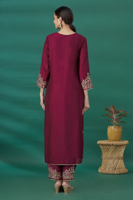 Asaga Embroidered Kurta Pant Set 