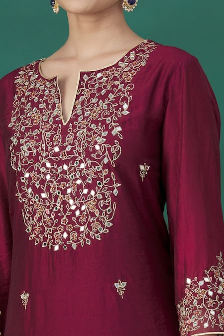 Shop_Asaga_Maroon Thread, Mirror And Beads Notched Embroidered Kurta Pant Set _Online_at_Aza_Fashions