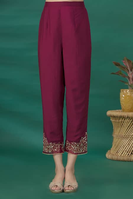 Asaga_Maroon Thread, Mirror And Beads Notched Embroidered Kurta Pant Set _at_Aza_Fashions