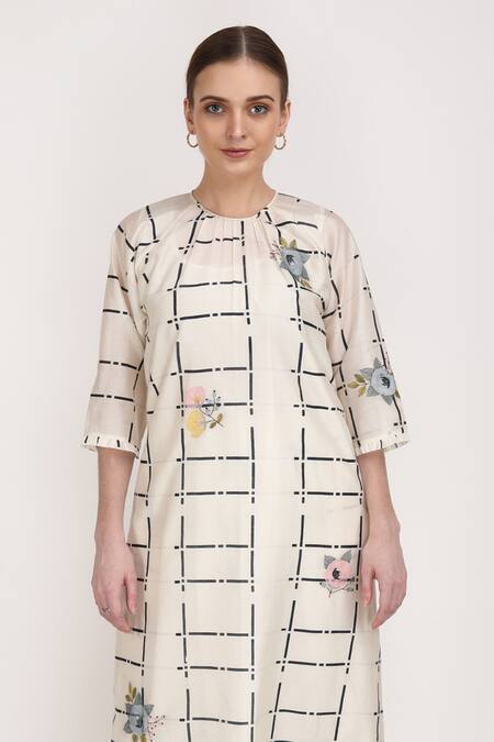 Arcvsh By Pallavi Singh Ivory Chanderi Round Neck Geometric And Floral Bloom Print Kurta With Pant Online at Aza Fashions Arcvsh By Pallavi Singh_Ivory Chanderi Round Neck Geometric And Floral Bloom Print Kurta With Pant _Online_at_Aza_Fashions