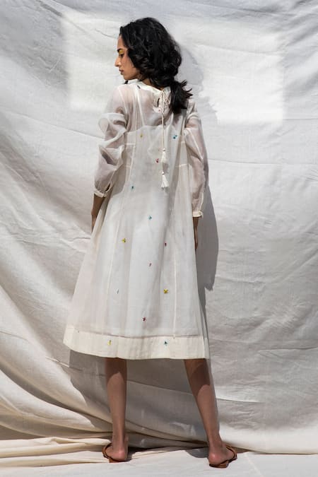 Shop Dhaari White 50 % Cotton, 50% Silk Handwoven Dress With Inner at Aza Fashions Shop_Dhaari_White 50 % Cotton, 50% Silk Handwoven Dress With Inner _at_Aza_Fashions