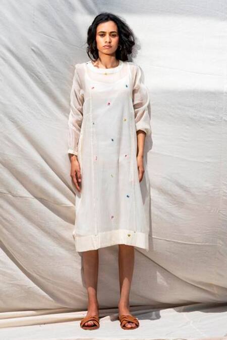 Dhaari White 50 % Cotton, 50% Silk Handwoven Dress With Inner Online at Aza Fashions Dhaari_White 50 % Cotton, 50% Silk Handwoven Dress With Inner _Online_at_Aza_Fashions