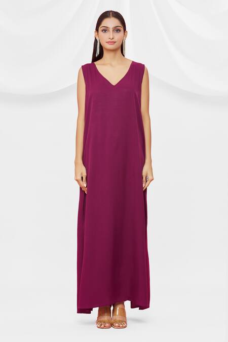 Shop Pria Kataria Puri Maroon Crepe Floral V Neck Pattern Kaftan Online at Aza Fashions Shop_Pria Kataria Puri_Maroon Crepe Floral V Neck Pattern Kaftan _Online_at_Aza_Fashions