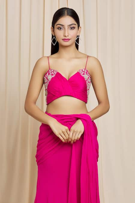 Izzumi Mehta Pink Georgette Floral Plunge V Neck Embroidered Pre-stitched Saree With Blouse at Aza Fashions Izzumi Mehta_Pink Georgette Floral Plunge V Neck Embroidered Pre-stitched Saree With Blouse _at_Aza_Fashions