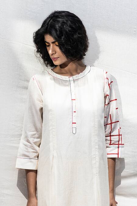 Dhaari_White 50 % Cotton, 50% Silk Handwoven Kurta With Inner _Online_at_Aza_Fashions