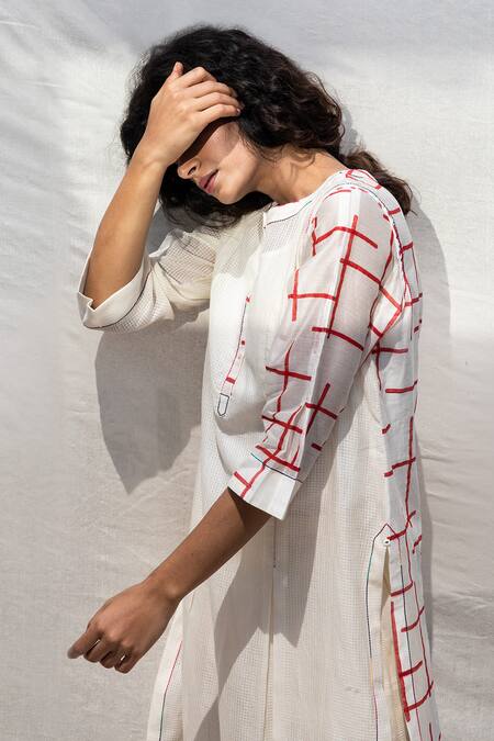 Buy_Dhaari_White 50 % Cotton, 50% Silk Handwoven Kurta With Inner _Online_at_Aza_Fashions