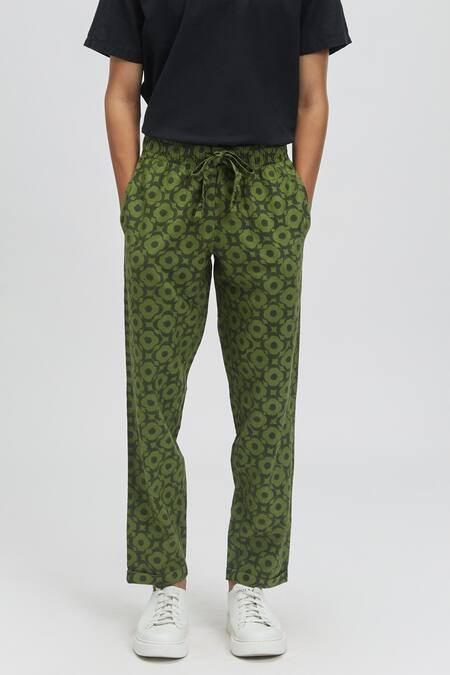 Terra Luna Green 100% Organic Handloom Oxford Cotton Moon Bloom Idle Print Pant Online at Aza Fashions Terra Luna_Green 100% Organic Handloom Oxford Cotton Moon Bloom Idle Print Pant _Online_at_Aza_Fashions