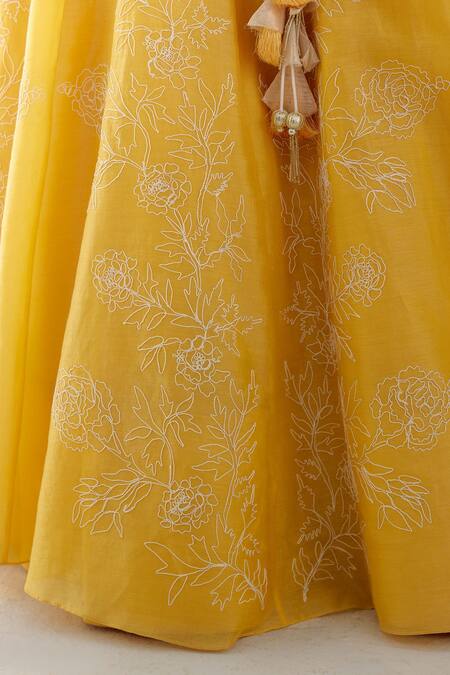 Devnaagri_Yellow Raw And Organza Embroidery Thread Blunt V Floral Lehenga Set _at_Aza_Fashions