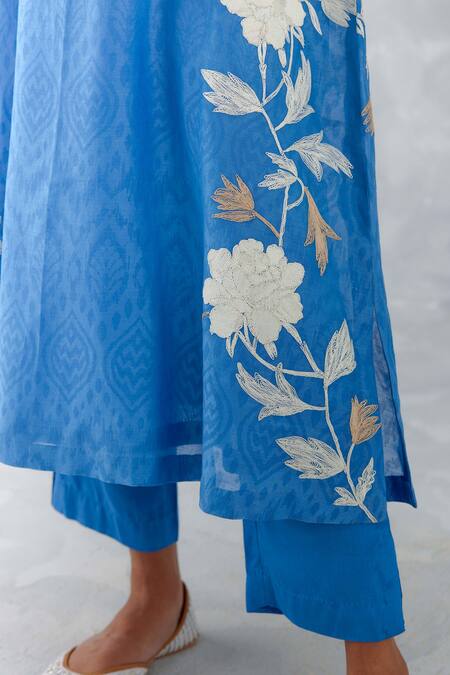 Buy_Devnaagri_Blue Silk Organza Beads, Lace, Embroidery V-neck Thread Straight Kurta Set _Online_at_Aza_Fashions