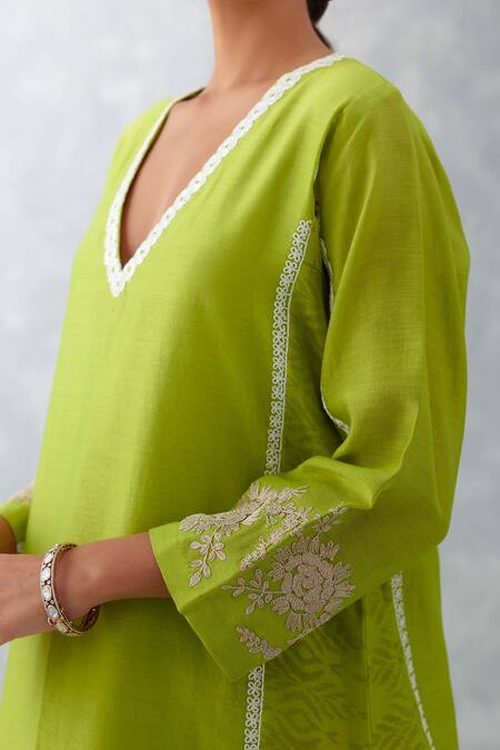Devnaagri Green , Chanderi, , Dori Straight Kurta Pant Set at Aza Fashions Devnaagri_Green , Chanderi, , Dori Straight Kurta Pant Set _at_Aza_Fashions