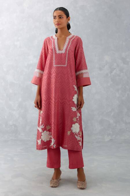 Devnaagri_Pink Silk Chanderi Embroidered Thread And Floral Pattern V Neck Straight Kurta Set _Online_at_Aza_Fashions