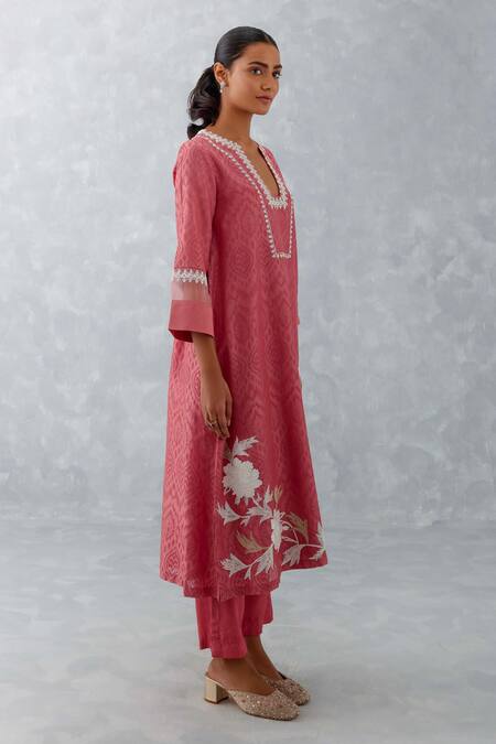 Shop_Devnaagri_Pink Silk Chanderi Embroidered Thread And Floral Pattern V Neck Straight Kurta Set _Online_at_Aza_Fashions