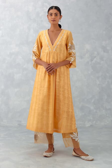 Buy_Devnaagri_Peach , Chanderi, Organza Embroidery, Lace Plunge Ikat Print Kurta Set _Online_at_Aza_Fashions