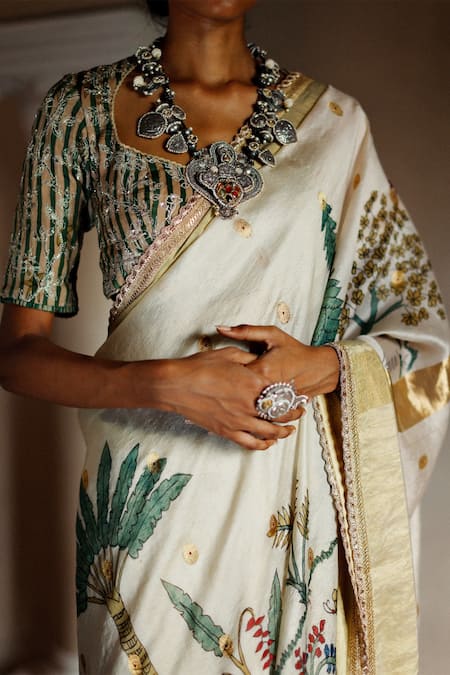 Buy_Archana Jaju_Off White Handwoven Silk Animal, Forest Patterns, Kalamkari Saree With Blouse_Online_at_Aza_Fashions