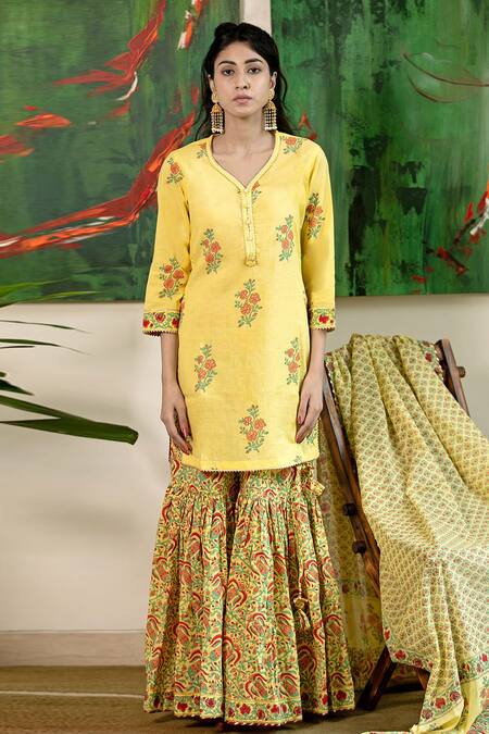 Buy_Abbaran_Yellow Cotton Cambric Dupatta Mulmul V Neck Block Print Kurta Gharara Set _Online_at_Aza_Fashions
