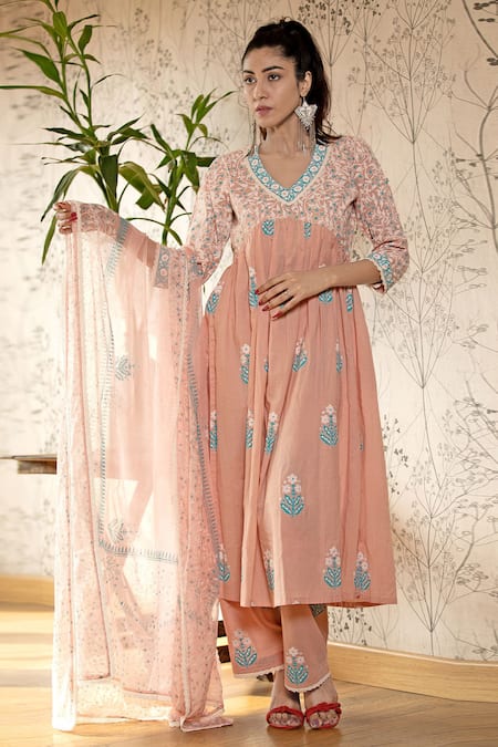 Shop_Abbaran_Pink Cotton Cambric Dupatta Chiffon V Neck Block Print Flared Kurta Set _Online_at_Aza_Fashions