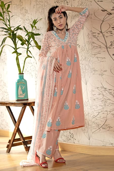 Abbaran_Pink Cotton Cambric Dupatta Chiffon V Neck Block Print Flared Kurta Set _Online_at_Aza_Fashions