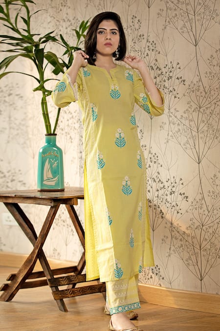 Buy_Abbaran_Yellow Cotton Cambric Dupatta Chiffon Round Hand Block Print Kurta Set _Online_at_Aza_Fashions