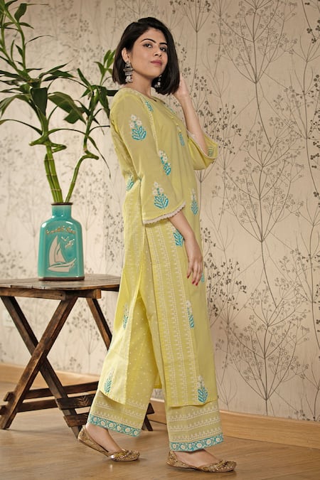 Abbaran_Yellow Cotton Cambric Dupatta Chiffon Round Hand Block Print Kurta Set _Online_at_Aza_Fashions