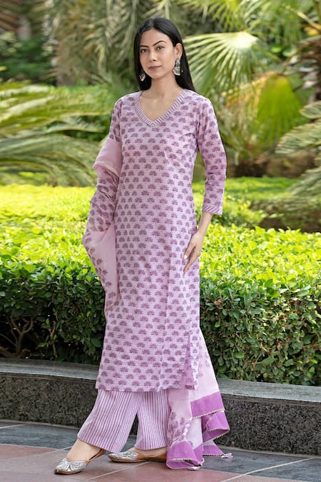 Buy_Abbaran_Purple Cotton Cambric Dupatta Mulmul V Neck Hand Block Print Kurta Set _Online_at_Aza_Fashions