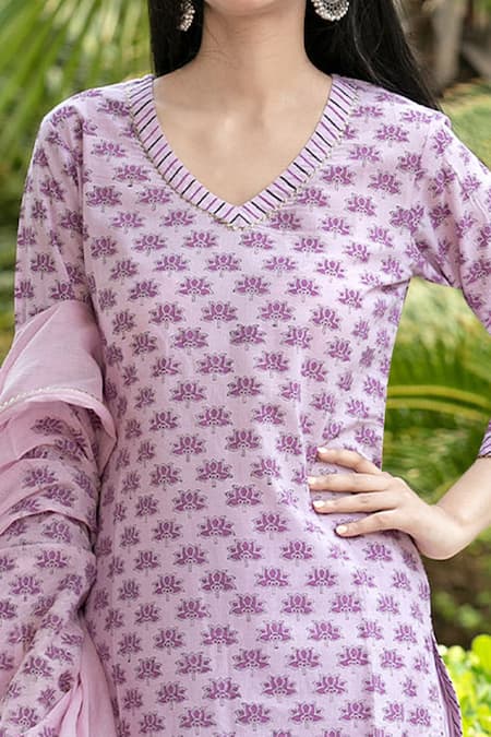 Abbaran_Purple Cotton Cambric Dupatta Mulmul V Neck Hand Block Print Kurta Set _at_Aza_Fashions