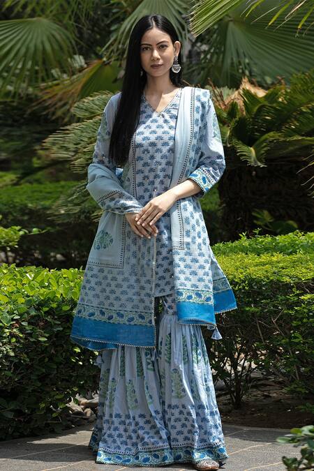 Buy_Abbaran_Blue Cotton Cambric Dupatta Mulmul V Neck Block Print Kurta Gharara Set _Online_at_Aza_Fashions