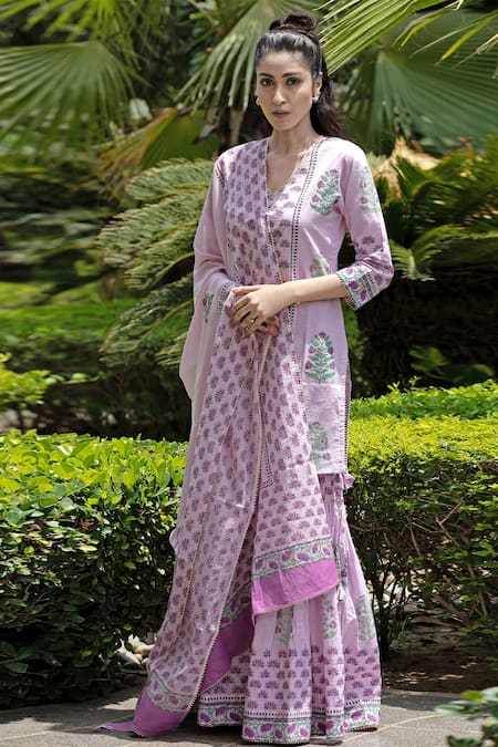 Abbaran_Purple Cotton Cambric Dupatta Mulmul V Neck Block Print Kurta Gharara Set _Online_at_Aza_Fashions
