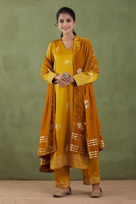 Abbaran Yellow Silk Velvet Foil Print Shawl 