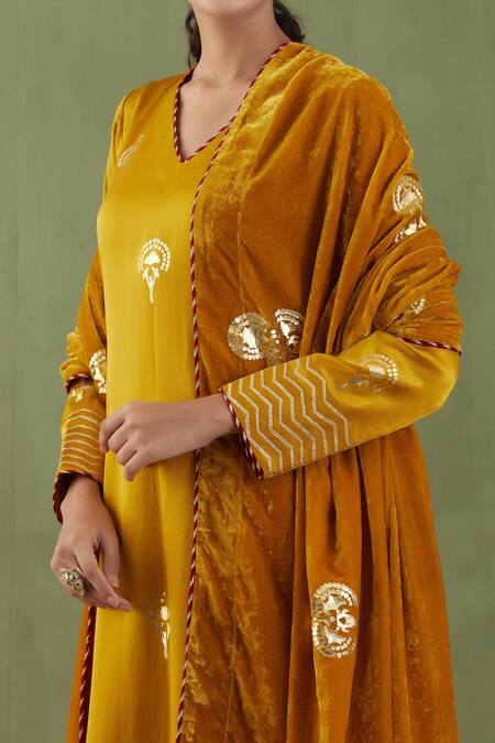 Abbaran_Yellow Silk Velvet Foil Print Shawl _Online_at_Aza_Fashions