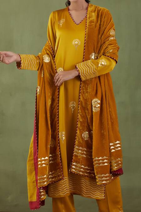 Buy_Abbaran_Yellow Silk Velvet Foil Print Shawl _Online_at_Aza_Fashions
