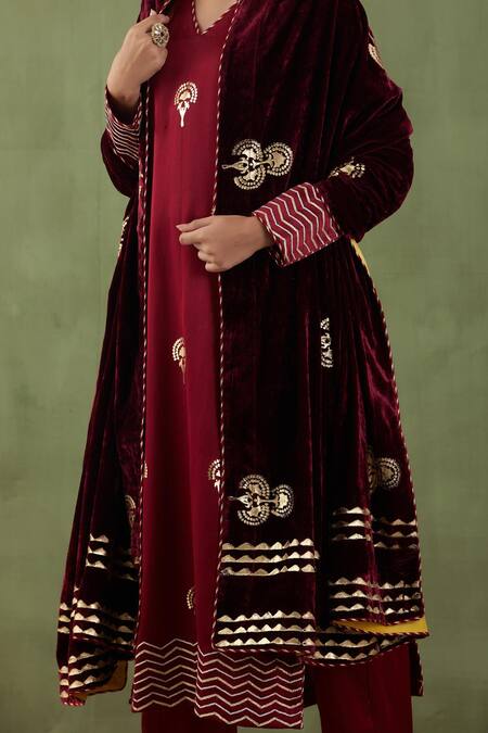 Abbaran Maroon Silk Velvet Foil Print Shawl Online at Aza Fashions Abbaran_Maroon Silk Velvet Foil Print Shawl _Online_at_Aza_Fashions