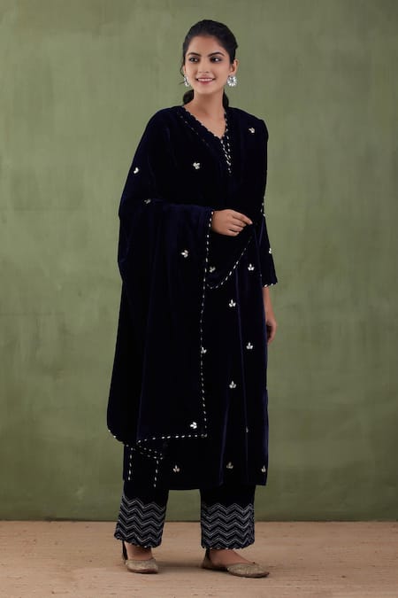 Abbaran Velvet Gota Embroidered Shawl 