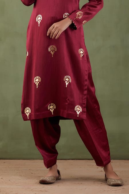Abbaran_Maroon Silk Velvet, Mashru Floral Notched Foil Print Kurta Set _at_Aza_Fashions