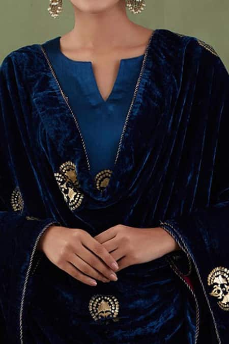 Shop Abbaran Blue Silk Velvet Foil Print Shawl at Aza Fashions Shop_Abbaran_Blue Silk Velvet Foil Print Shawl_at_Aza_Fashions