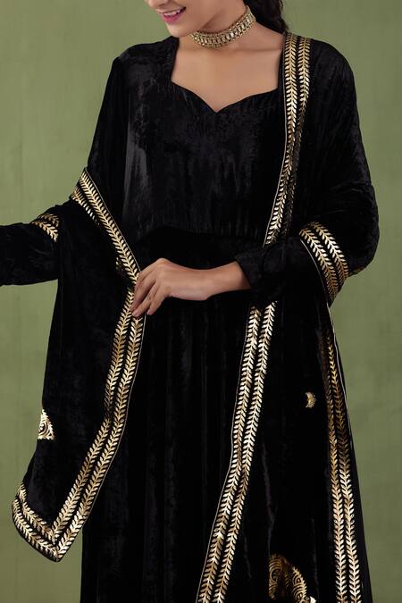 Shop_Abbaran_Black Silk Velvet Foil Print Shawl_Online_at_Aza_Fashions