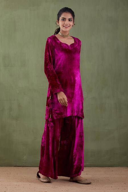 Abbaran_Purple Silk Velvet Floral Leaf Neck Kurta Set _Online_at_Aza_Fashions