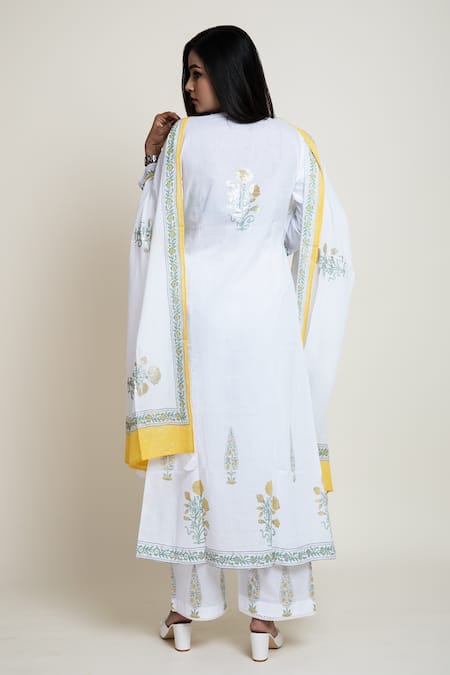 Shop Abbaran White Cotton Cambric, Mulmul Foil Print, Mughal Round Kurta Set at Aza Fashions Shop_Abbaran_White Cotton Cambric, Mulmul Foil Print, Mughal Round Kurta Set _at_Aza_Fashions