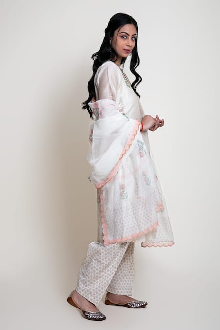 Abbaran_White Chanderi, Cotton Cambric Block , Foil V Neck Kurta Set _Online_at_Aza_Fashions