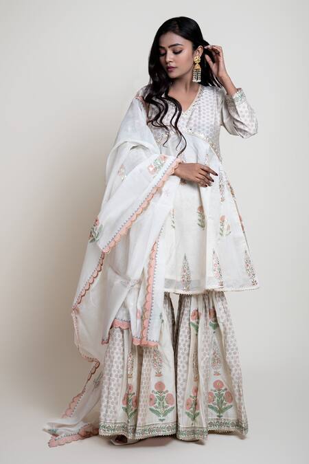 Abbaran White Chanderi Block , Foil V Neck Kurta Gharara Set Online at Aza Fashions Abbaran_White Chanderi Block , Foil V Neck Kurta Gharara Set _Online_at_Aza_Fashions