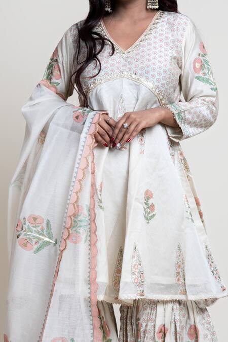 Buy Abbaran White Chanderi Block , Foil V Neck Kurta Gharara Set Online at Aza Fashions Buy_Abbaran_White Chanderi Block , Foil V Neck Kurta Gharara Set _Online_at_Aza_Fashions
