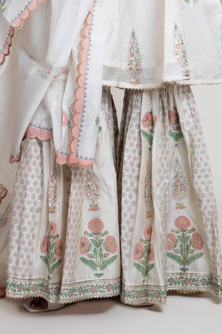 Shop Abbaran White Chanderi Block , Foil V Neck Kurta Gharara Set Online at Aza Fashions Shop_Abbaran_White Chanderi Block , Foil V Neck Kurta Gharara Set _Online_at_Aza_Fashions